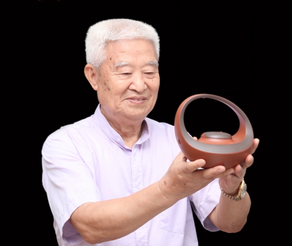 百年薪火 匠造传奇&mdash;&mdash;记江苏省陶瓷艺术大师、强匠荟名家王小龙