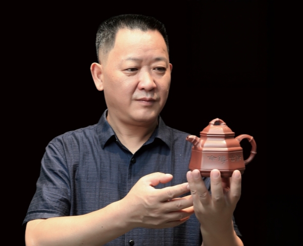 强匠荟名家江苏省工艺美术大师范伟群  大生文脉承古今 匠心紫砂铸华章